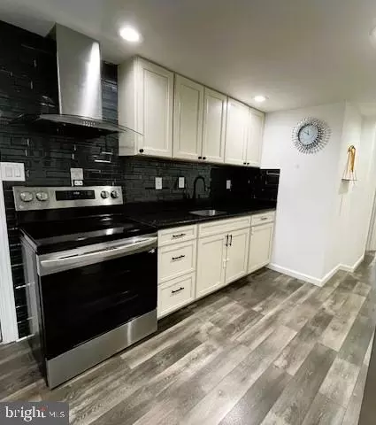 Entry Way - 6510 Killarney St, Clinton, MD 20735 photo 5 of 17