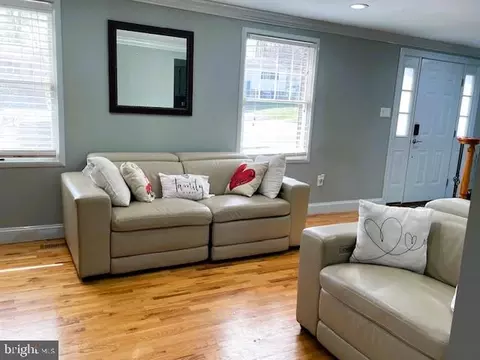 Living - 6510 Killarney St, Clinton, MD 20735 photo 4 of 4