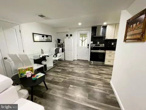 Entry Way - 6510 Killarney St, Clinton, MD 20735 photo 4 of 17