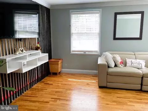 Living - 6510 Killarney St, Clinton, MD 20735 photo 3 of 4