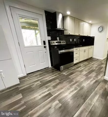Entry Way - 6510 Killarney St, Clinton, MD 20735 photo 7 of 17
