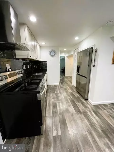 Entry Way - 6510 Killarney St, Clinton, MD 20735 photo 6 of 17