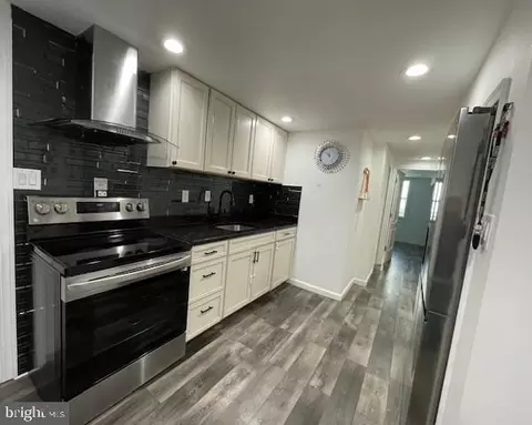 Entry Way - 6510 Killarney St, Clinton, MD 20735 photo 8 of 17