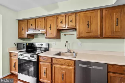 8146 Fenwick Ct, Laurel, MD 20707 photo 12