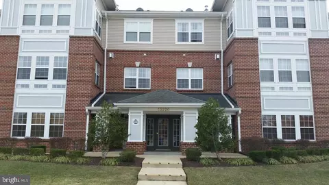 13220 Fox Bow Dr #203, Marlboro, MD 20774