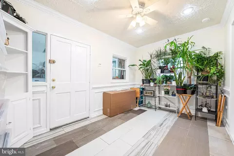 Entry Way - 5703 Eagle St, Capitol Heights, MD 20743 photo 4 of 6