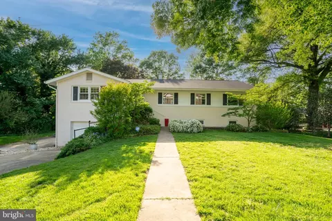 7409 Riverhill Rd, Oxon Hill, MD 20745