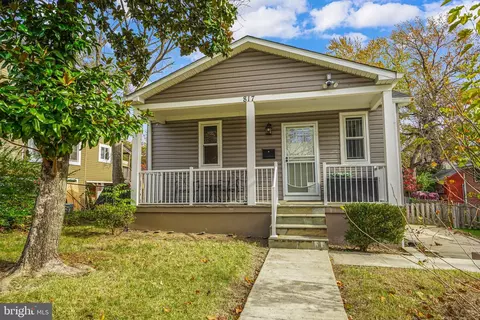 817 57th Pl, Fairmount Heights, MD 20743