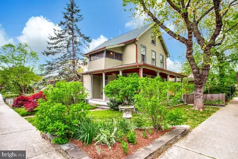5100 42nd Ave, Hyattsville, MD 20781