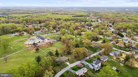 16111 Julie Ln, Laurel, MD 20707 photo 2
