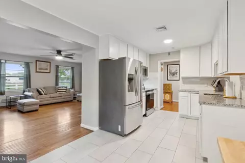 16111 Julie Ln, Laurel, MD 20707 photo 3