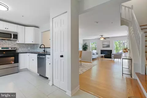 Entry Way - 2934 Buckthorn, Lanham, MD 20706 photo 1 of 4