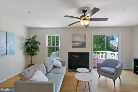 Living - 2934 Buckthorn, Lanham, MD 20706 photo 3 of 4
