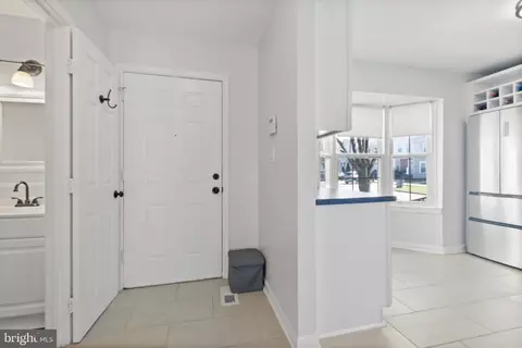 Entry Way - 2934 Buckthorn, Lanham, MD 20706 photo 2 of 4