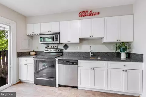 Kitchen - 7329 Split Rail Ln, Laurel, MD 20707 photo 2 of 5
