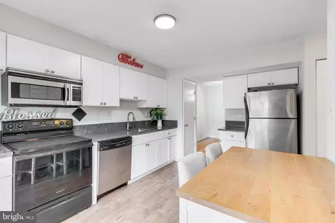 Kitchen - 7329 Split Rail Ln, Laurel, MD 20707 photo 5 of 5