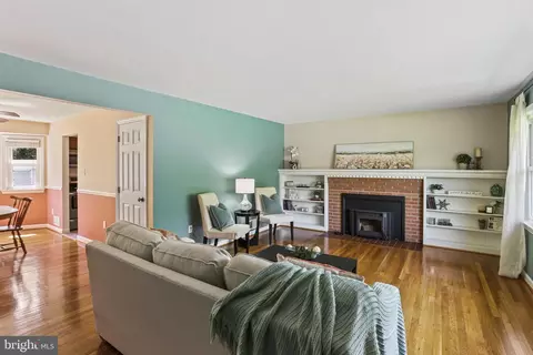 Living - 6805 Orem Dr, Laurel, MD 20707 photo 2 of 3