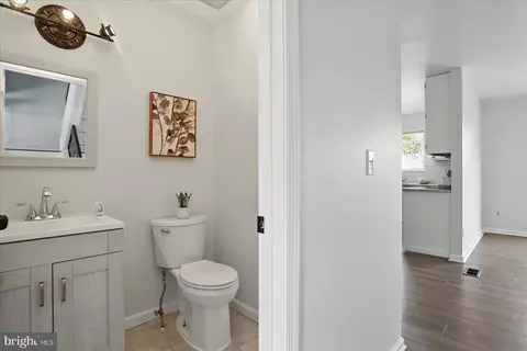 Entry Way - 7020 Storch Ln, Lanham, MD 20706 photo 6 of 8