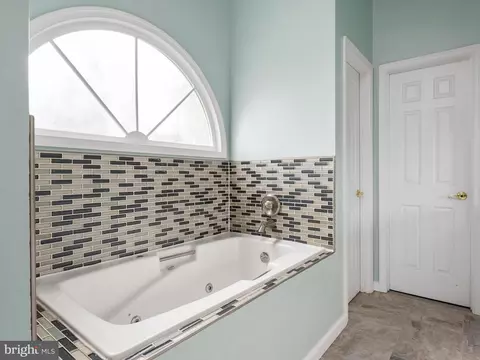 Bath - 14226 Greenview Dr, Laurel, MD 20708 photo 3 of 4