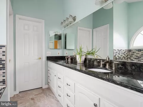Bath - 14226 Greenview Dr, Laurel, MD 20708 photo 2 of 4