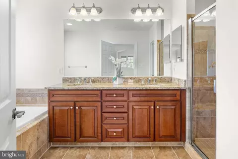 Bath - 13405 Frontgate Dr, Marlboro, MD 20774 photo 3 of 5