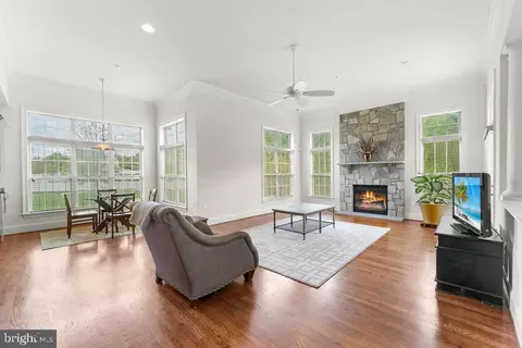 Living - 13405 Frontgate Dr, Marlboro, MD 20774 photo 4 of 9