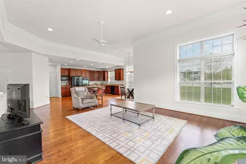 Living - 13405 Frontgate Dr, Marlboro, MD 20774 photo 6 of 9
