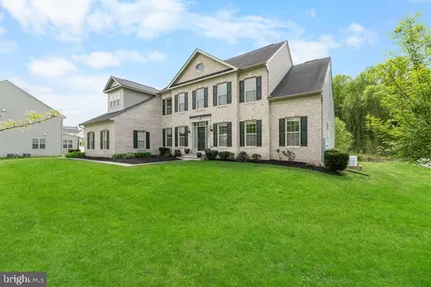 Exterior - 13405 Frontgate Dr, Marlboro, MD 20774 photo 5 of 9