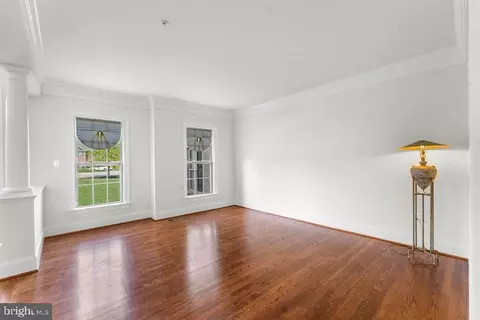 Living - 13405 Frontgate Dr, Marlboro, MD 20774 photo 2 of 9
