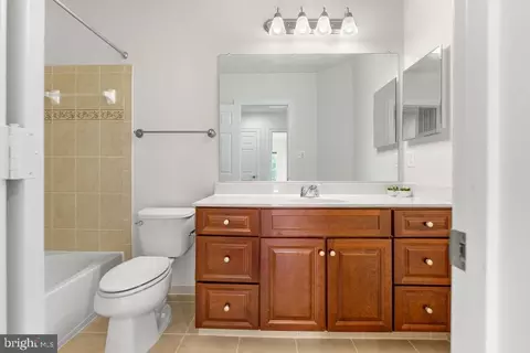 Bath - 13405 Frontgate Dr, Marlboro, MD 20774 photo 4 of 5