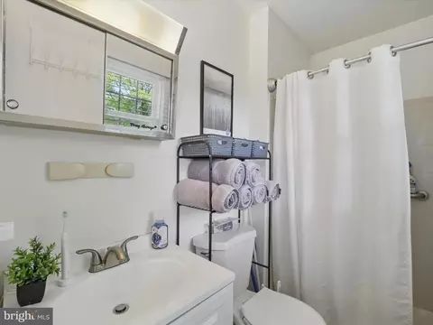 Bath - 12012 Birchview Dr, Clinton, MD 20735 photo 1 of 3