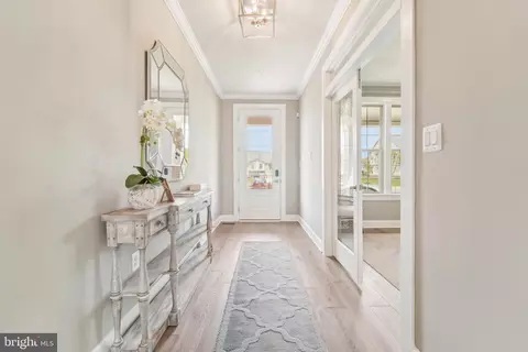 Entry Way - 6503 Clubhouse Dr, Laurel, MD 20708 photo 1 of 19