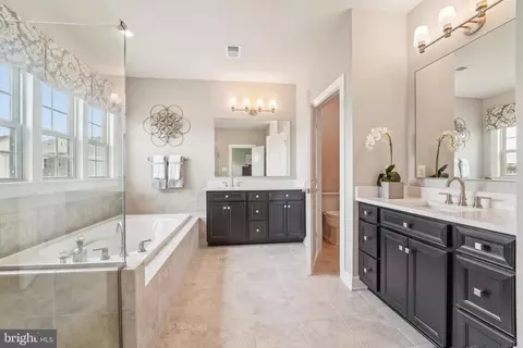 Entry Way - 6503 Clubhouse Dr, Laurel, MD 20708 photo 14 of 19