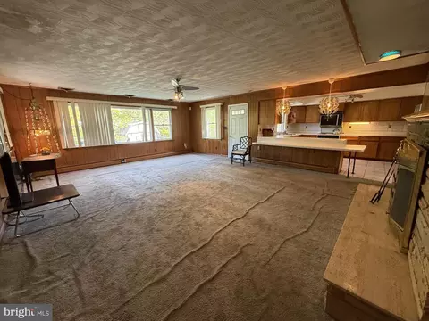 Living - 4325 Delmar Ave, Temple Hills, MD 20748 photo 2 of 7