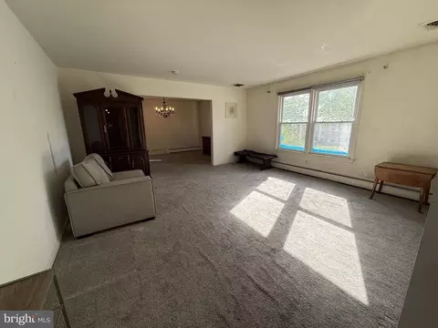 Living - 4325 Delmar Ave, Temple Hills, MD 20748 photo 3 of 7