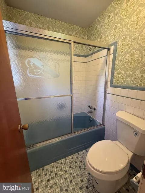 Bath - 4325 Delmar Ave, Temple Hills, MD 20748 photo 2 of 3