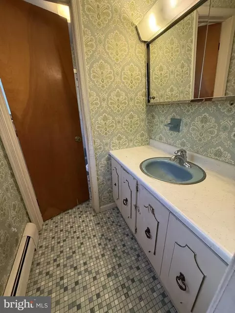 Bath - 4325 Delmar Ave, Temple Hills, MD 20748 photo 1 of 3