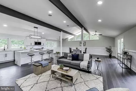 804 W Tantallon Dr, Fort Washington, MD 20744
