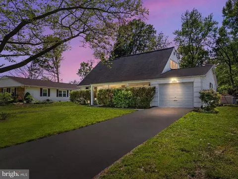 4512 Orangewood Ln, Bowie, MD 20715