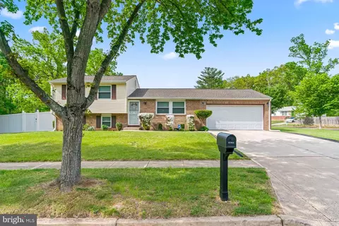 12201 Windbrook Dr, Clinton, MD 20735 photo 2