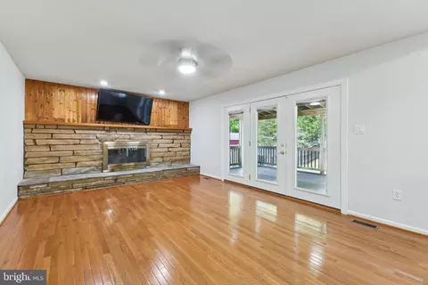 Living - 8712 Brazke Ct, Clinton, MD 20735 photo 2 of 7