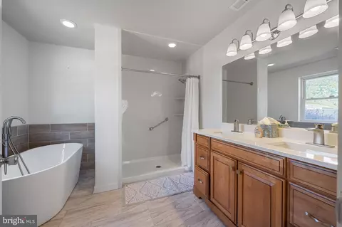 Bath - 5518 Lanham Station Rd, Lanham, MD 20706 photo 1 of 4