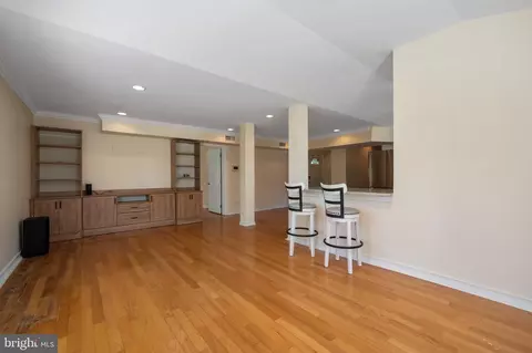 Living - 5518 Lanham Station Rd, Lanham, MD 20706 photo 4 of 7