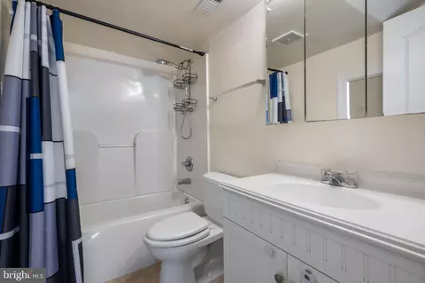 Bath - 5518 Lanham Station Rd, Lanham, MD 20706 photo 3 of 4