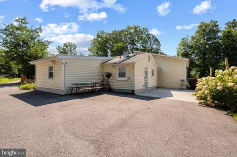 Exterior - 5518 Lanham Station Rd, Lanham, MD 20706 photo 2 of 4