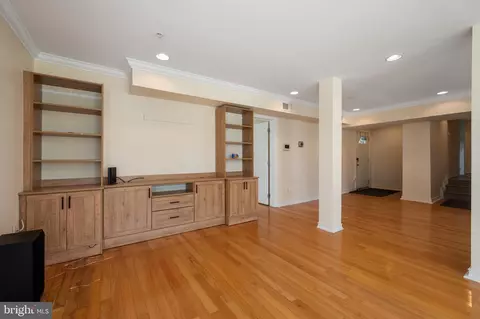 Living - 5518 Lanham Station Rd, Lanham, MD 20706 photo 3 of 7