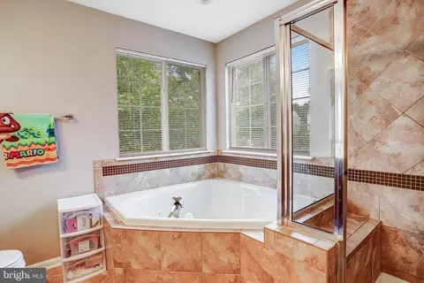 Bath - 9506 Wilton Pl, Clinton, MD 20735 photo 2 of 2