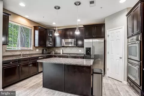 Kitchen - 9506 Wilton Pl, Clinton, MD 20735 photo 2 of 3