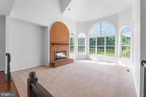 Living - 601 James Ridge Rd, Bowie, MD 20721 photo 8 of 12