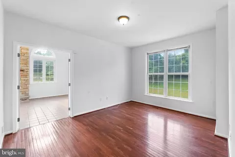 Living - 601 James Ridge Rd, Bowie, MD 20721 photo 5 of 12
